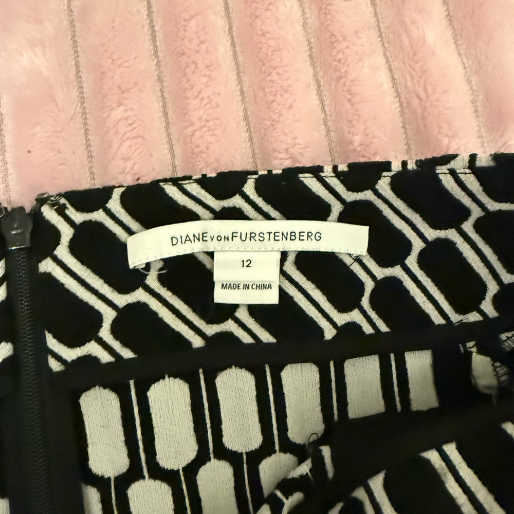 Diane Von Furstenberg sophisticated Black and White Pencil Skirt - Picture 2 of 4